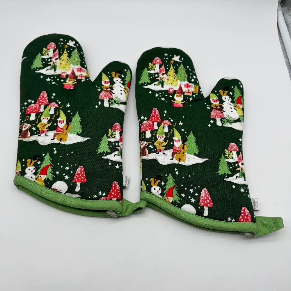 Danica Jubilee Christmas Oven Mitts Pair Gnomes Snowman Holiday Kitchen Decor